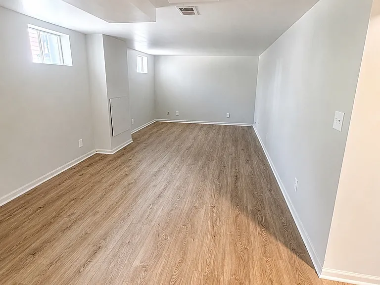 325 Parkdale Ave — Photo 9