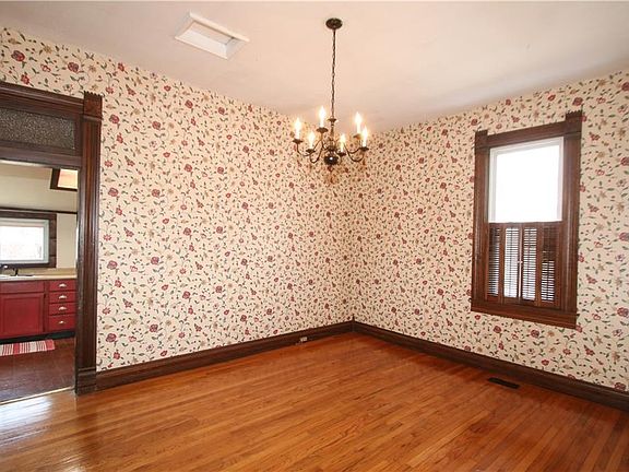 5th image of 140 N Maple St