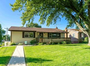 1402 Glenwood Dr, Le Claire, IA