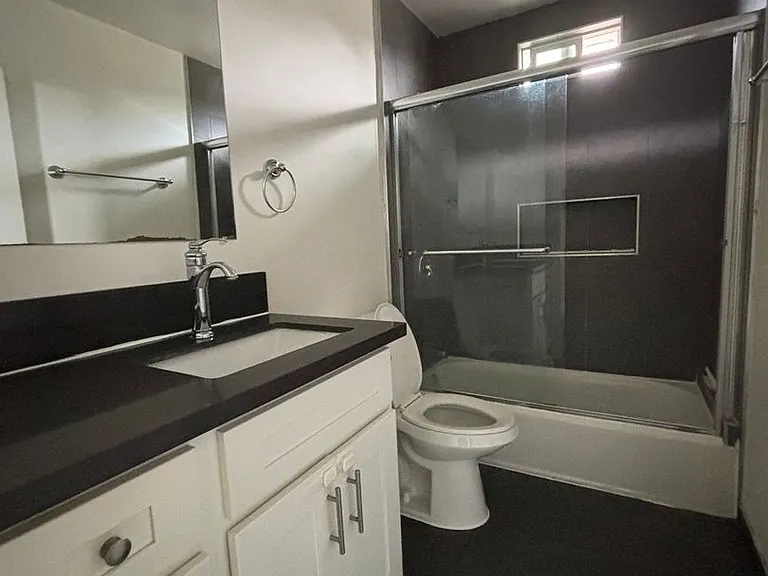 4020 Stevely Ave — Photo 9