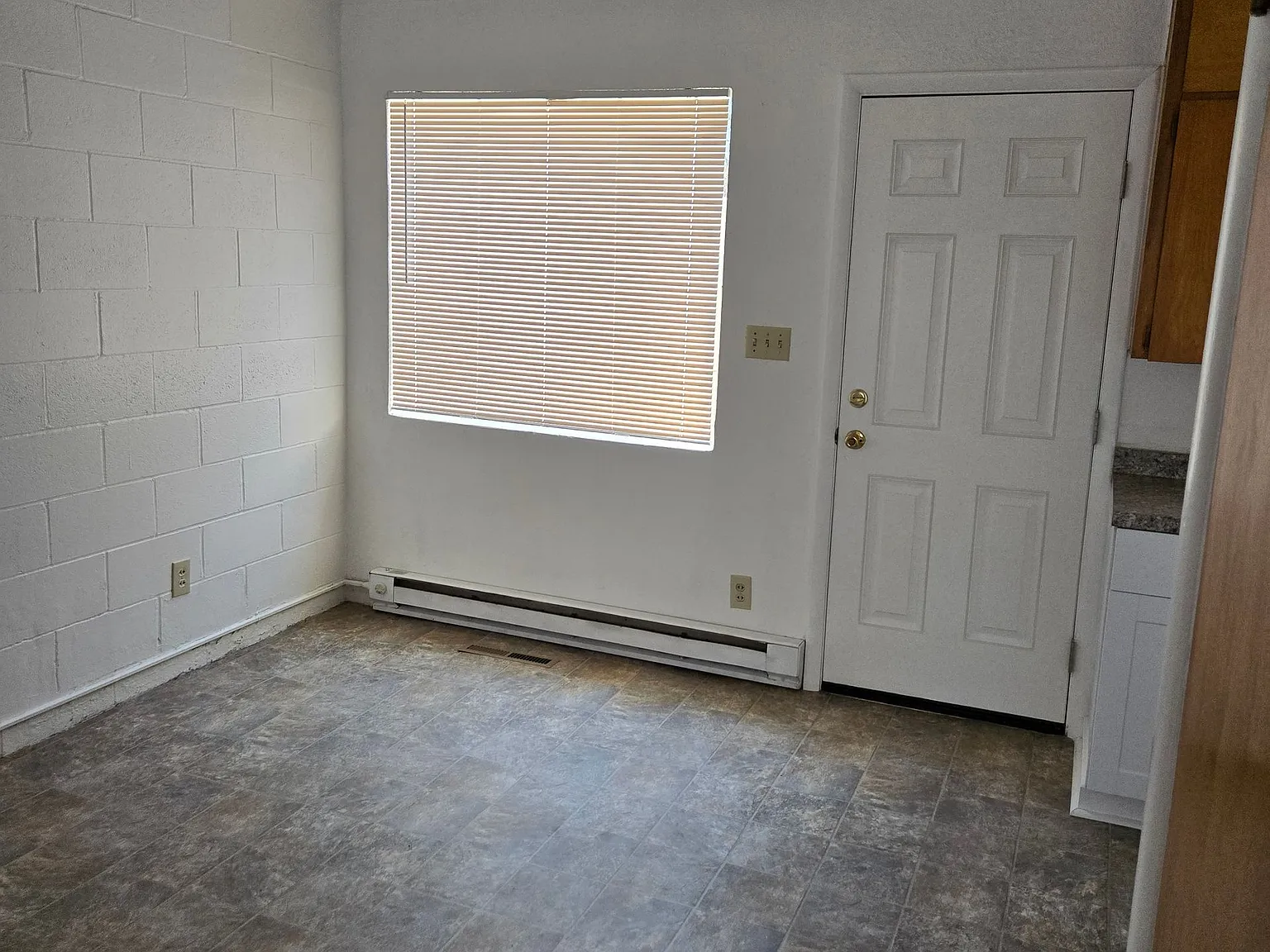 2 bedroom 1 bath Apartment - 91 NW 8th St — Photo 1