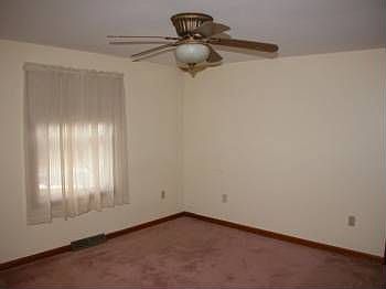 3rd image of 881 Kingswood Ln