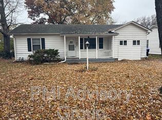 2009 SW McAlister Ave, Topeka, KS 66604