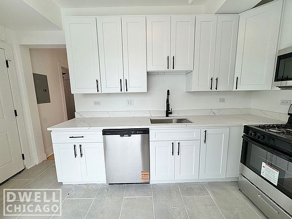 2nd image of 1941 W Augusta Blvd #3E