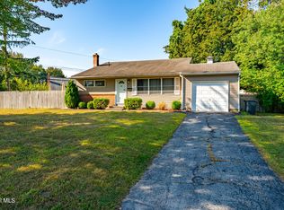 28 Bridle Path, Albany, NY 12205