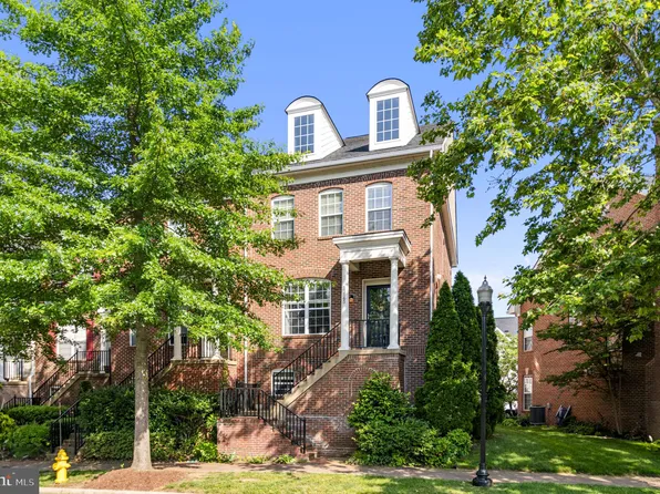 13865 Palisades St, Woodbridge, VA 22191