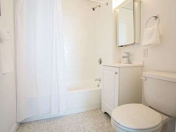 4th image of 50 Franklin St APT 325