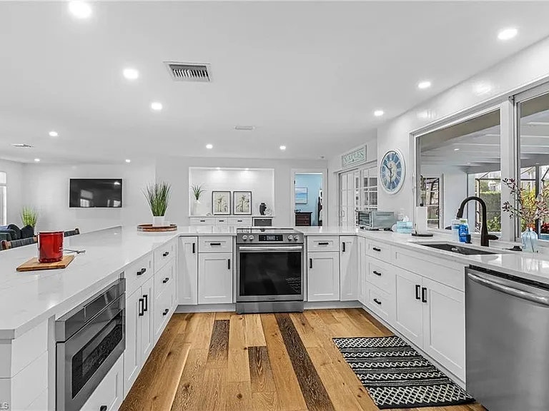 1823 Hurricane Harbor Ln — Photo 9