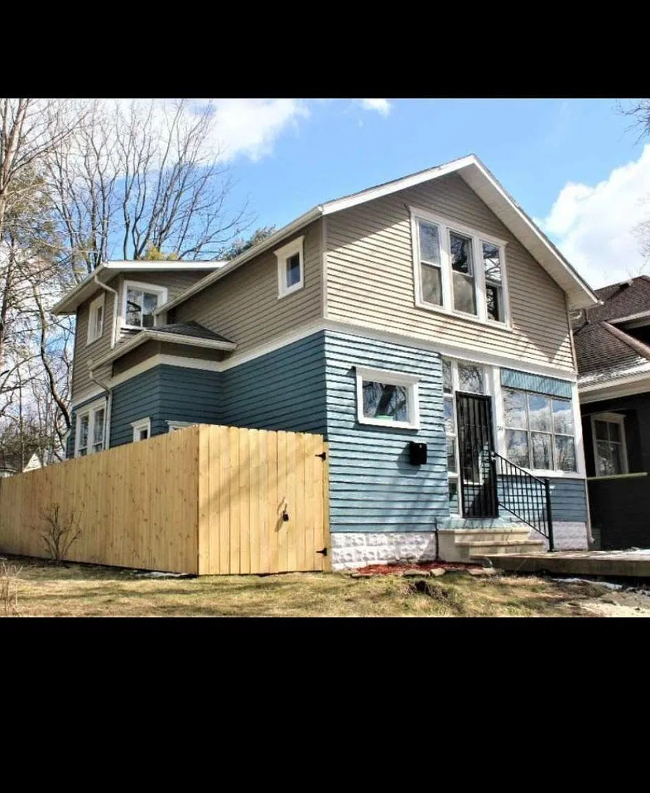 3 bed, 1408 sqft, $1,500 — Photo 1