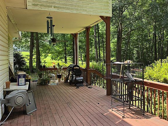 5th image of 215 Ashley Trace Dr