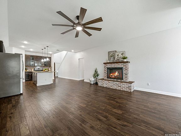 3rd image of 113 Vail Dr