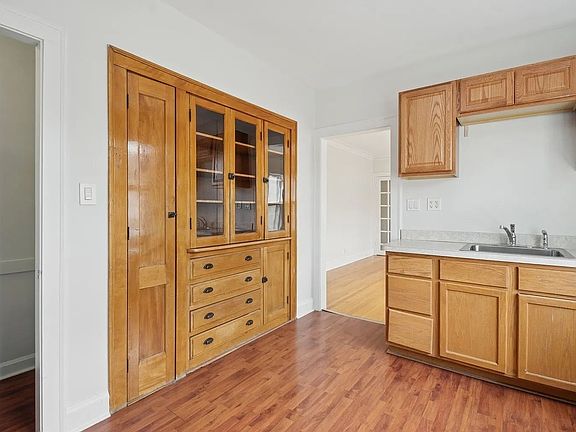 5th image of 6034 N Rockwell St #2