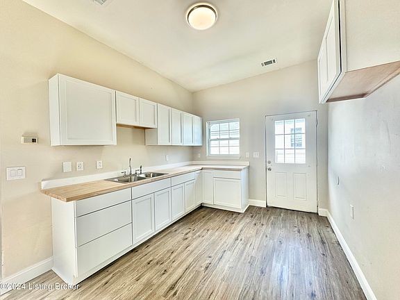 3rd image of 114 N 18th St