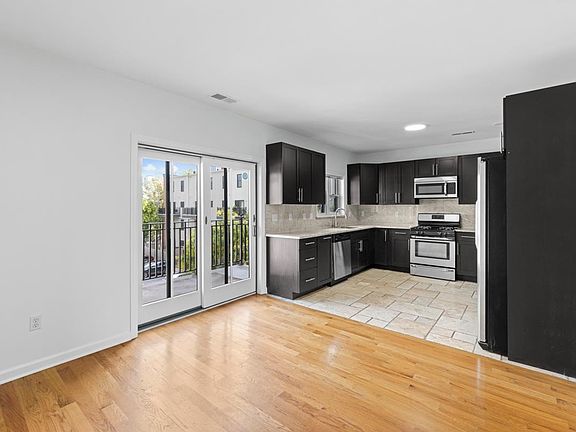 4th image of 443-2 Whiton St