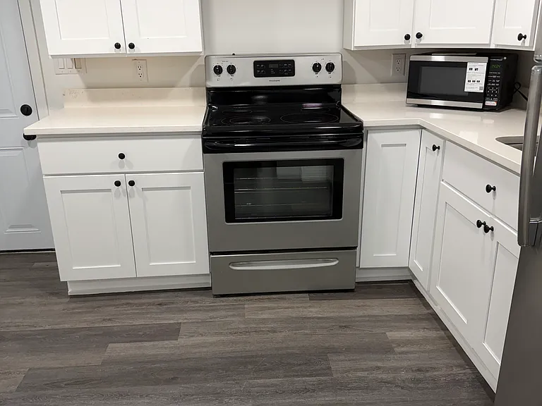 710 N Luzerne Ave — Photo 11