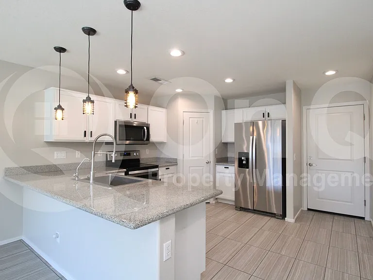 1877 W Overland St — Photo 2