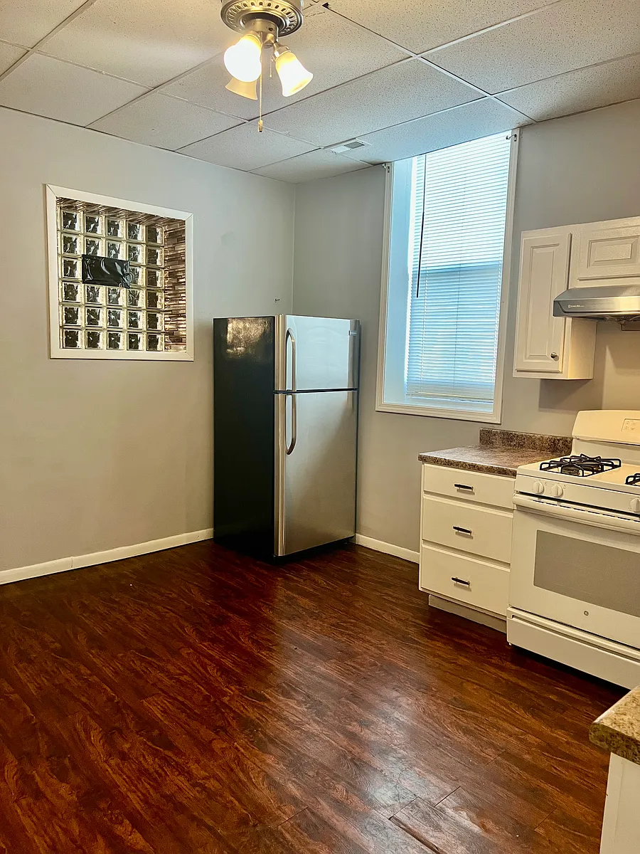 Building Photo - 3300 S Ashland Ave #1R