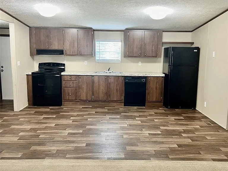 24418 Tree Ln — Photo 3