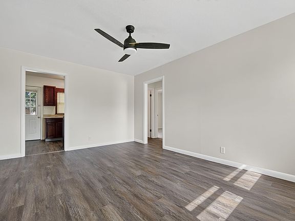 2nd image of 425 SE 11th St #D