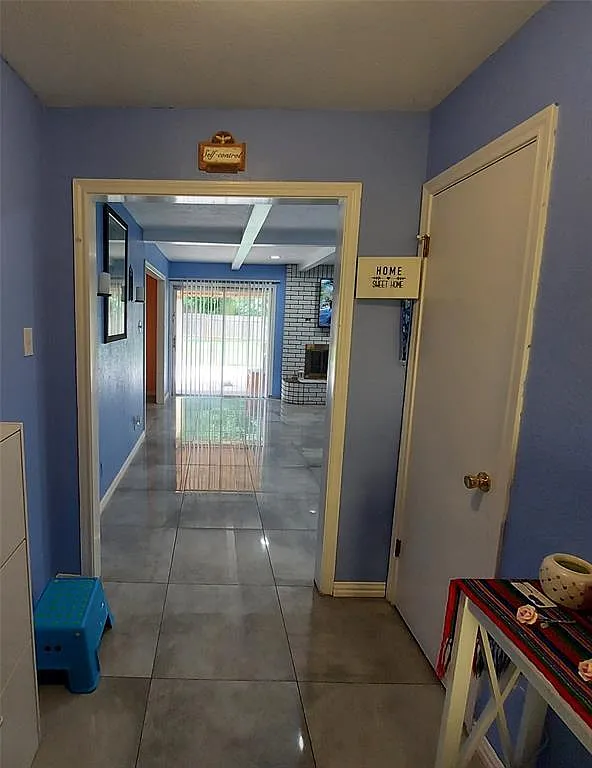 3 bed, 1398 sqft, $1,400 — Photo 2