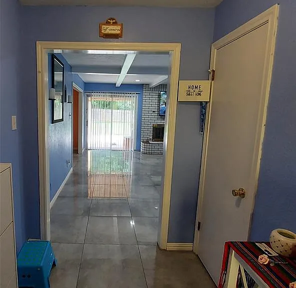2303 Dover Rd — Photo 2
