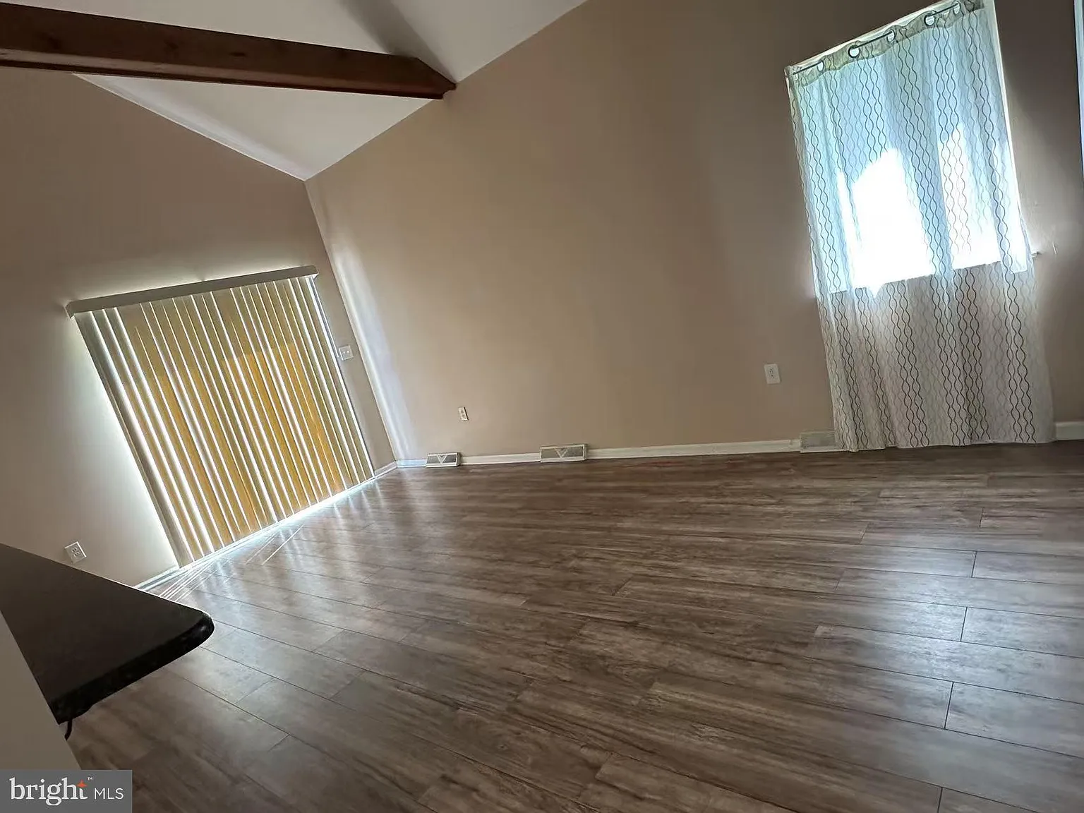4 bed, 2.0 bath, 2025 sqft, $2,700 — Photo 4