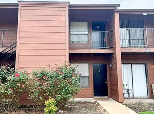 904 University Oaks #106, College Station, TX 77840