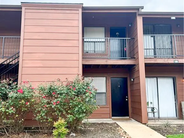 904 University Oaks, College Station, TX