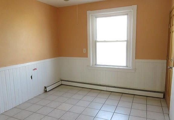 5th image of 190 Vincent Ave