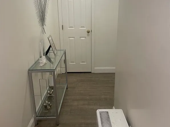 271 Jefferson Ave APT 2B, Salem, MA 01970