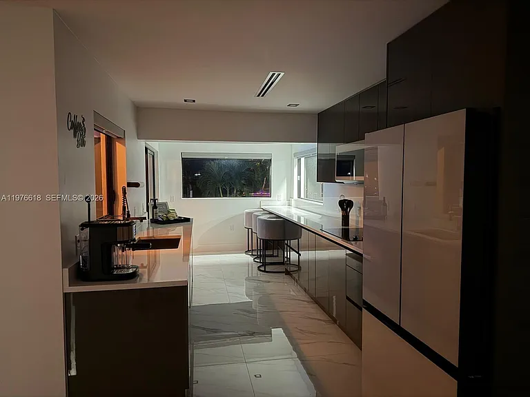 103 Tropicana Dr — Photo 17