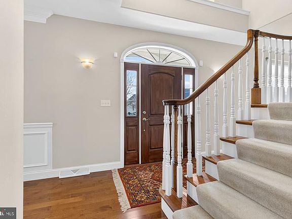 2nd image of 617 Dorset St