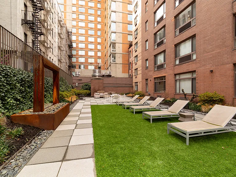 311 W 50th St #5S — Photo 10