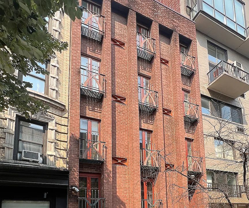 1st image of 321 E 84th St