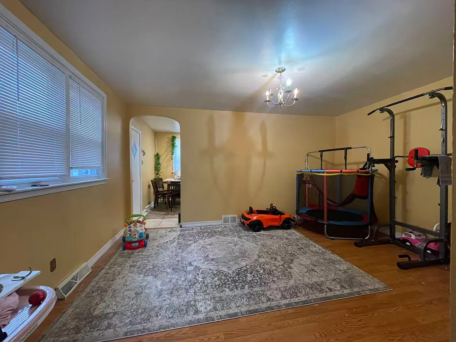 3 bed, 1360 sqft, $2,100 — Photo 3