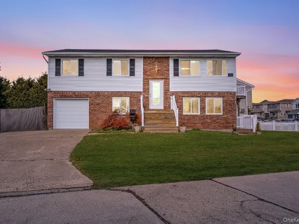 4 Bay Place, Lindenhurst, NY 11757