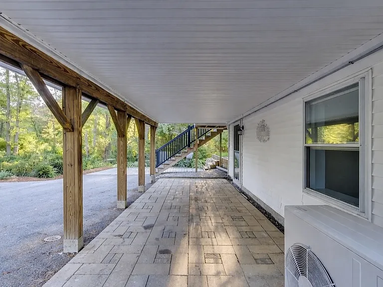 820 Middle St — Photo 4