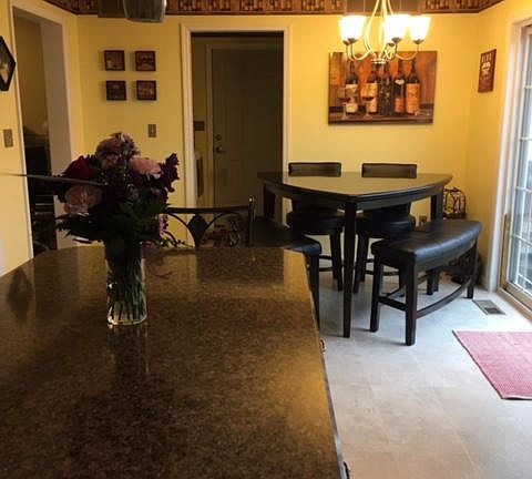 Kitchen to Eat In Area