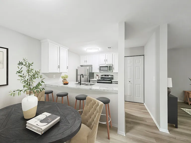 Eagle Rock Apartments at Columbia — Photo 2