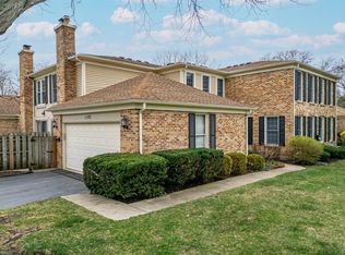 1122 Creekside Dr, Wheaton, IL