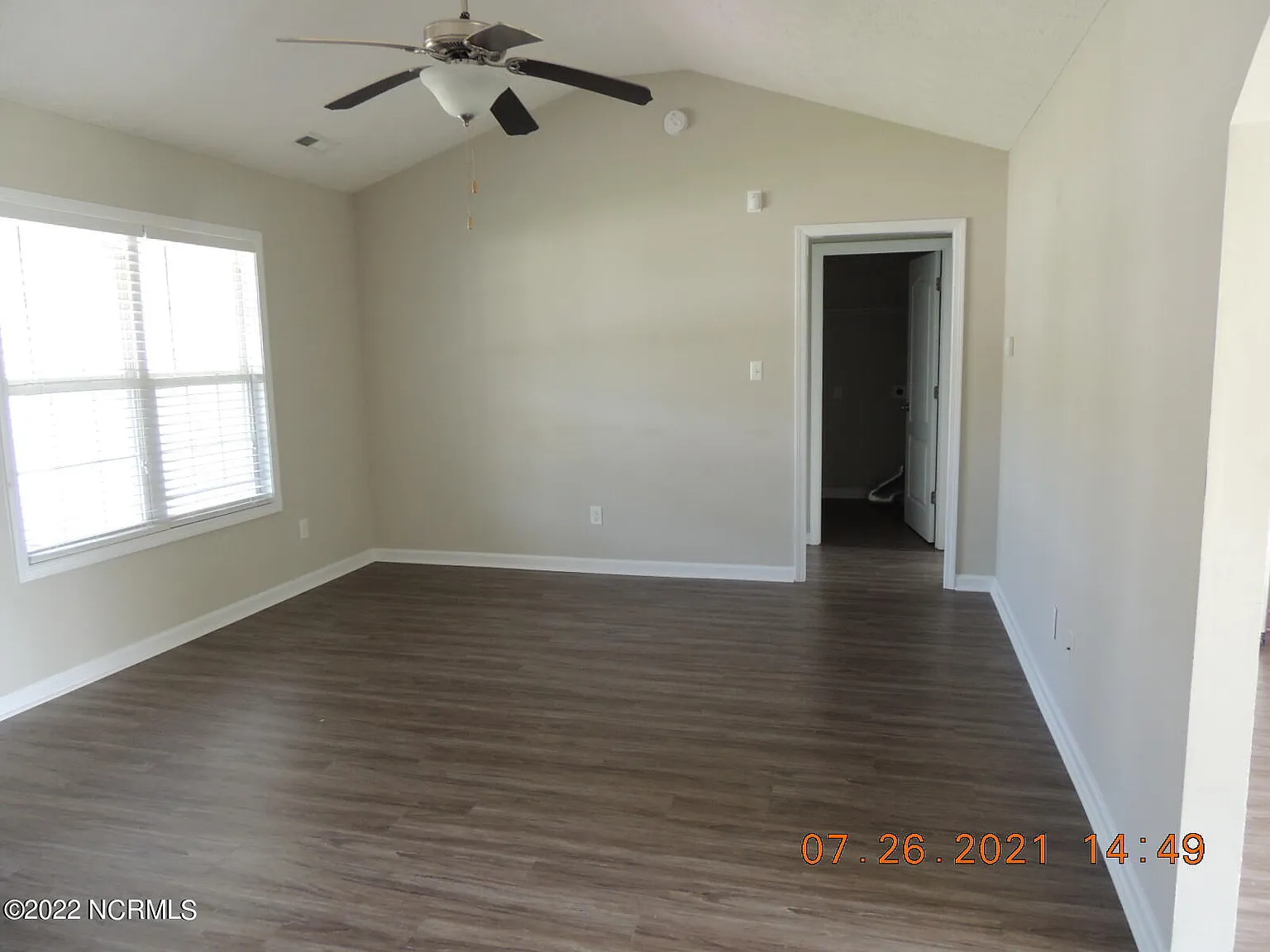 3 bed, 2.0 bath, 1274 sqft, $1,600 — Photo 3