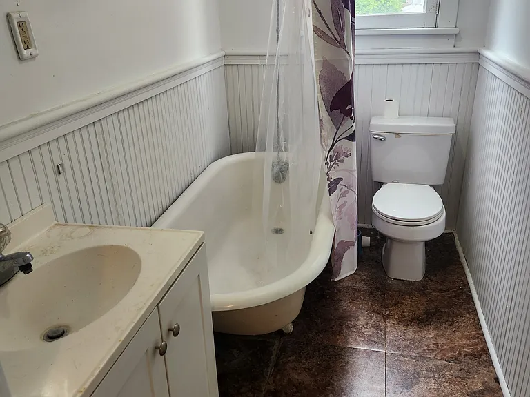 806 W John St — Photo 10
