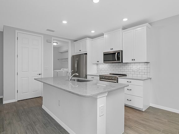 2nd image of 14559 Edgewater Cir