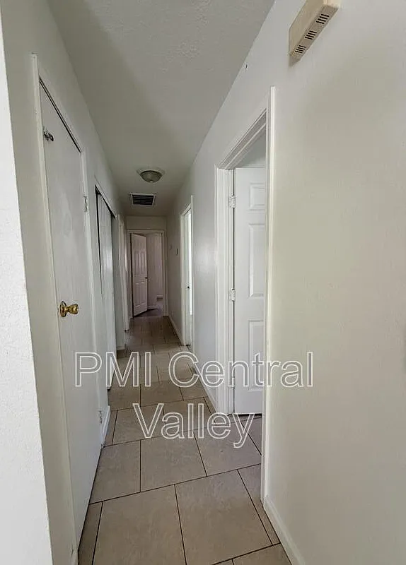 3 bed, 2.0 bath, 1170 sqft, $1,795 — Photo 4