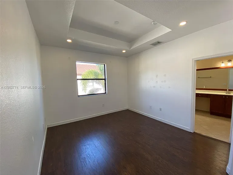 343 NE 37th Ter — Photo 23