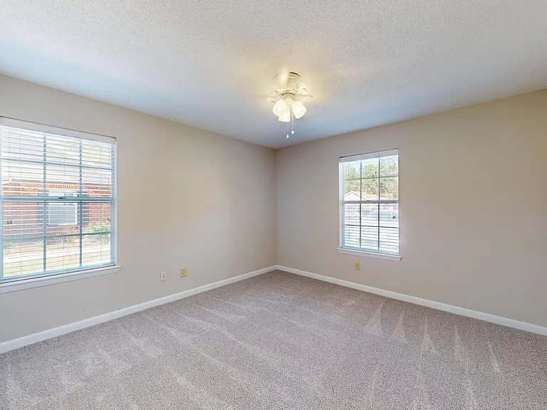 727 Chancery Ln — Photo 13
