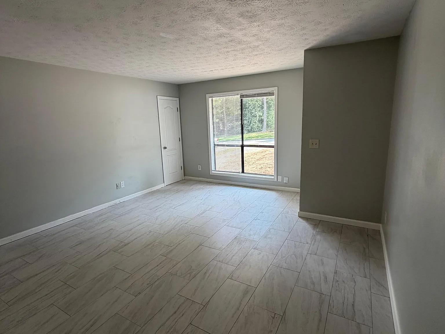 2 bed, 950 sqft, $1,695 — Photo 1