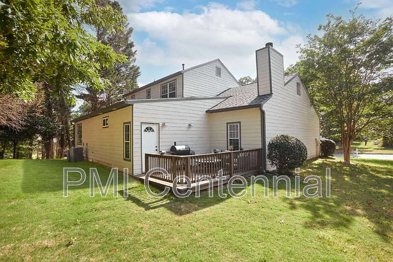4 bed, 3.5 bath, 2400 sqft, $7,500 — Photo 3