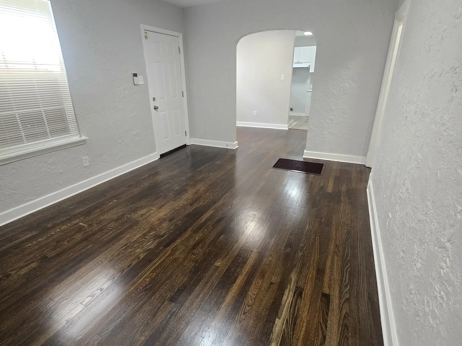3 bed, 956 sqft, $1,095 — Photo 4
