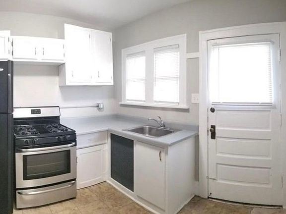 2nd image of 4764 Pearl Rd #2